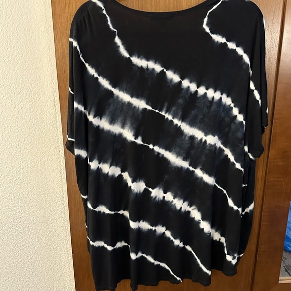 Torrid Tie-Dye Black and White Open Front Top Size OO - Picture 4 of 5